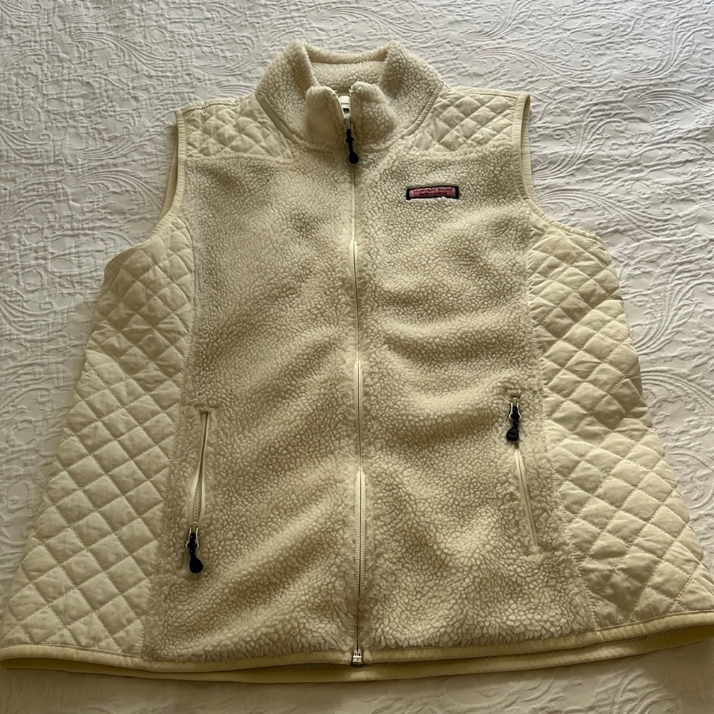 White vineyard vines vest